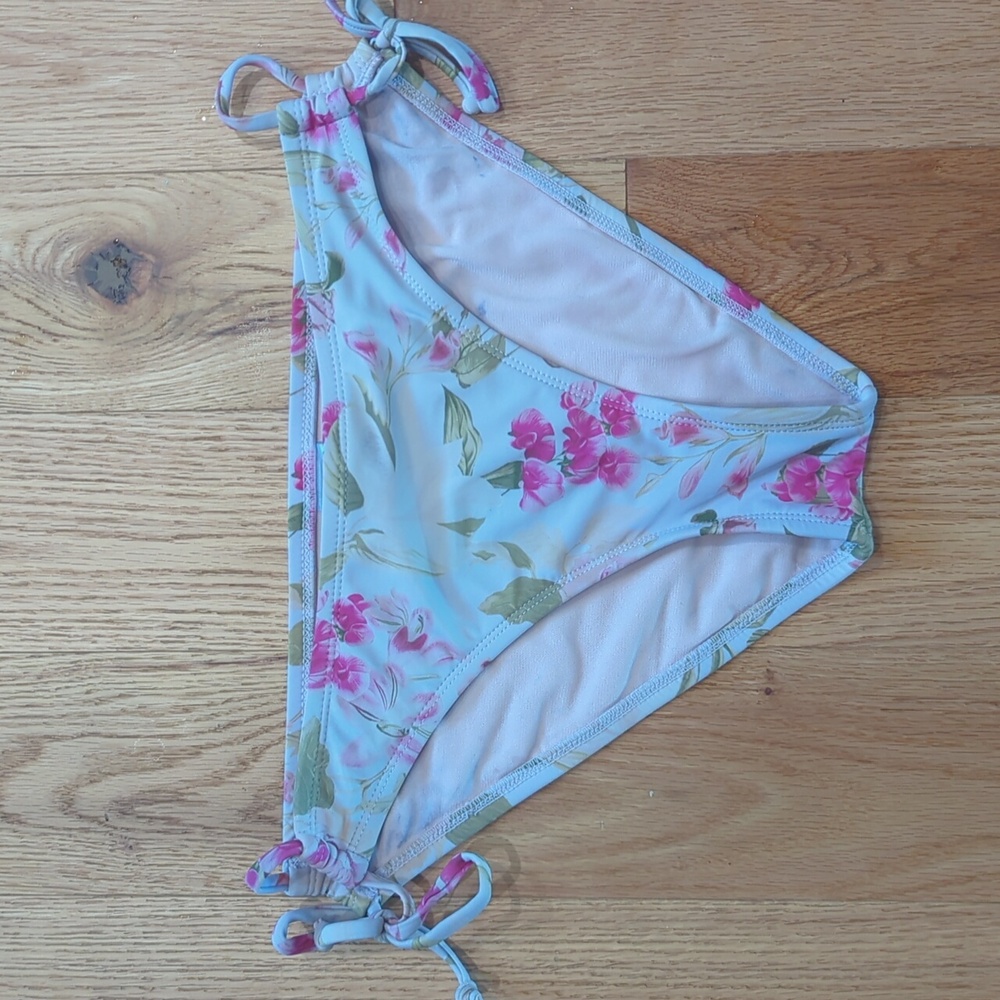 Kona Sol. Floral Side Tie Bikini Bottom. Size Medium.